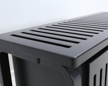 Lataa kuva Galleria-katseluun, Artek Aalto ritiläpenkki 153A ja puusepän tekemä säilytyslaatikko