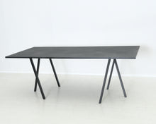 Lataa kuva Galleria-katseluun, Hay Loop Stand pöytä