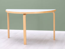 Lataa kuva Galleria-katseluun, Artek 95 puolipyöreä pöytä koivu / valkoinen