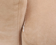 Lataa kuva Galleria-katseluun, 2-istuttava sohva alcantara-kankaalla vaaleanruskea