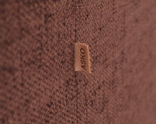 Lataa kuva Galleria-katseluun, Asko 3-istuttava kangassohva tummanruskea