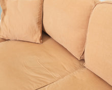 Lataa kuva Galleria-katseluun, Asko Kielo 2,5-istuttava kangassohva ruskea