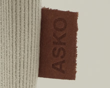 Lataa kuva Galleria-katseluun, Asko nojatuoli Marimekon käsi- ja selkänojansuojalla