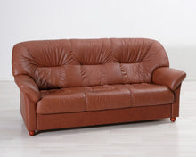 Lataa kuva Galleria-katseluun, 3-istuttava nahkasohva ruskea