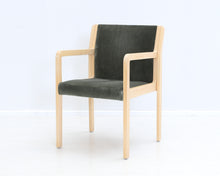 Lataa kuva Galleria-katseluun, Artek Pentti Heinonen käsinojallinen tuoli
