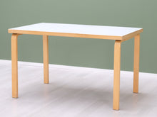 Lataa kuva Galleria-katseluun, Artek 81B ruokapöytä koivu / valkoinen