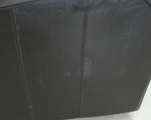 Lataa kuva Galleria-katseluun, Antiikkinahkainen nojatuoli