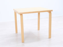 Lataa kuva Galleria-katseluun, Artek pöytä 70 x 80 cm koivu / vaaleanvihreä