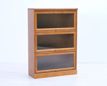 Lataa kuva Galleria-katseluun, Asko Aspö hyllystö lasiovilla ruskea