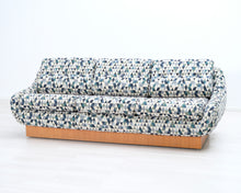 Lataa kuva Galleria-katseluun, 3-istuttava kangassohva