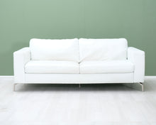 Lataa kuva Galleria-katseluun, 2-istuttava nahkasohva valkoinen