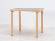 Lataa kuva Galleria-katseluun, Artek pöytä koivu / musta 60 x 80 cm