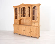 Lataa kuva Galleria-katseluun, Mäntykaappi