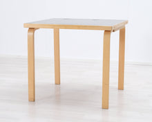 Lataa kuva Galleria-katseluun, Artek pöytä 70 x 80 cm koivu / vihreä