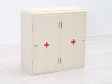 Lataa kuva Galleria-katseluun, Apteekkarin seinäkaappi