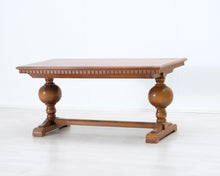 Lataa kuva Galleria-katseluun, Antiikkinen ruokapöytä