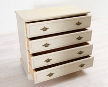 Lataa kuva Galleria-katseluun, Åmells Möbler lipasto
