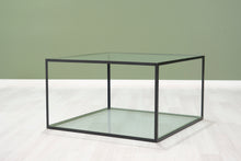 Lataa kuva Galleria-katseluun, B&amp;B Italia sohvapöytä lasilevyllä

