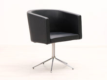 Lataa kuva Galleria-katseluun, Asko nahkanojatuoli pyörivällä jalalla musta
