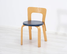 Lataa kuva Galleria-katseluun, Artek N65 lastentuoli koivu / tummansininen
