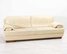 Lataa kuva Galleria-katseluun, Natuzzi 3-istuttava nahkasohva kermanvalkoinen

