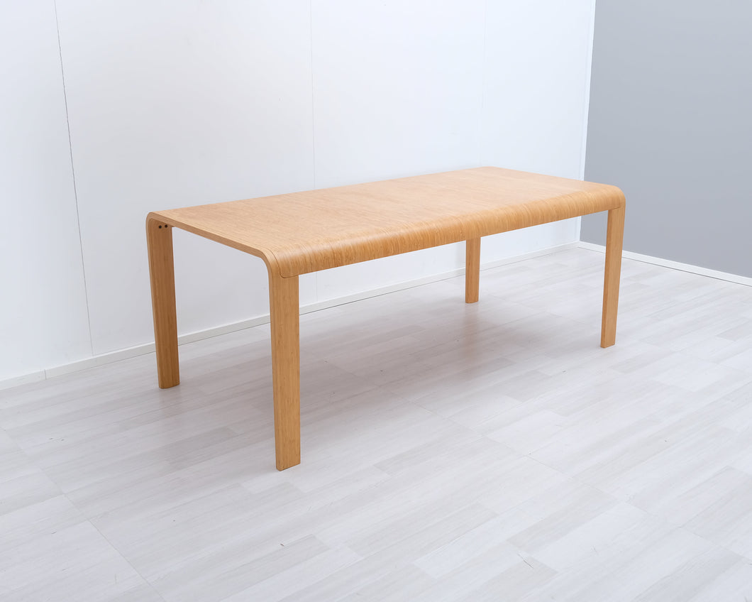 Artek Studio Bamboo ruokapöytä by Henrik Tjaerby