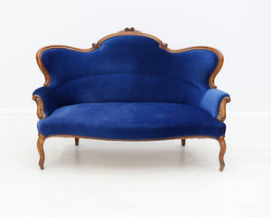 Rokokootyylinen sohva sininen