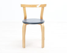 Lataa kuva Galleria-katseluun, Artek ruokatuoli 68 sininen istuinosa
