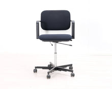 Lataa kuva Galleria-katseluun, Avarte Yrjö Kukkapuro toimistotuoli mustavalkoinen
