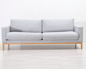 North 3-istuttava sohva jalkarahilla harmaa