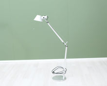 Lataa kuva Galleria-katseluun, Arteminde Tolomeo pöytävalaisin
