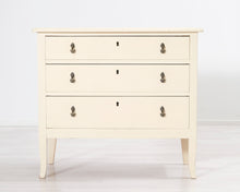 Lataa kuva Galleria-katseluun, Antiikkinen lipasto
