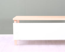 Lataa kuva Galleria-katseluun, Artek työpöytä 70 x 180 cm koivu / valkoinen
