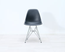 Lataa kuva Galleria-katseluun, Vitra Eames DSR tuoli musta
