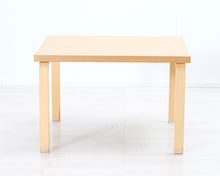 Lataa kuva Galleria-katseluun, Artek sivupöytä 90 x 75 cm
