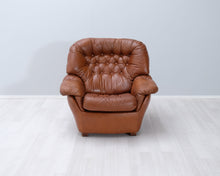 Lataa kuva Galleria-katseluun, Kuusilinna nahkainen nojatuoli ruskea
