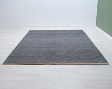 Lataa kuva Galleria-katseluun, Design House Stockholm villamatto 301 x 204 cm tummanharmaa
