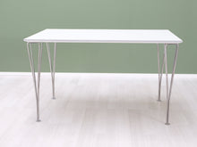 Lataa kuva Galleria-katseluun, Fritz Hansen -ruokapöytä 120 x 80 cm
