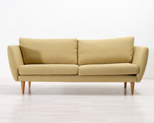 Lataa kuva Galleria-katseluun, 3-istuttava kangassohva vihreä
