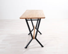 Lataa kuva Galleria-katseluun, Baaripöytä tammilevyllä
