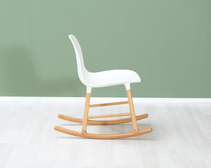 Normann Copenhagen Form keinutuoli valkoinen