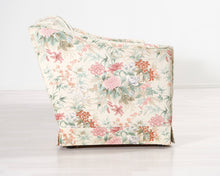 Lataa kuva Galleria-katseluun, 3-istuttava kukallinen sohva
