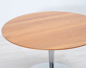 Calligaris Planet pöytä pähkinäviilusella pöytälevyllä ø 120 cm