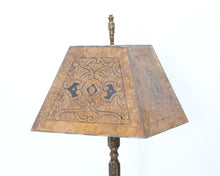 Lataa kuva Galleria-katseluun, Antiikkinen lattiavalaisin
