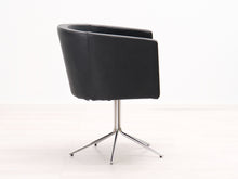 Lataa kuva Galleria-katseluun, Asko nahkanojatuoli pyörivällä jalalla musta
