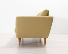 Lataa kuva Galleria-katseluun, 3-istuttava kangassohva vihreä
