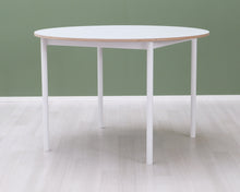 Lataa kuva Galleria-katseluun, Muuto Base pöytä ⌀ 110 cm valkoinen
