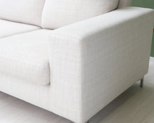 Lataa kuva Galleria-katseluun, Asko 3-istuttava kangassohva luonnonvalkoinen
