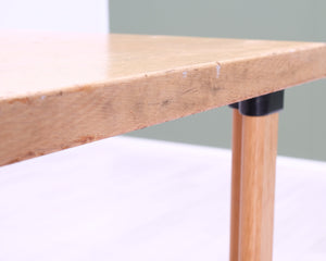 Artek ruokapöytä holkkijaloilla