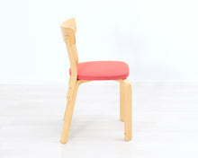 Lataa kuva Galleria-katseluun, Artek 69 tuoli kangasistuimella
